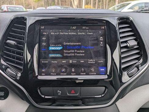 Used 2019 Jeep Cherokee Limited image 12