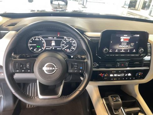 Used 2024 Nissan Pathfinder SV image 13