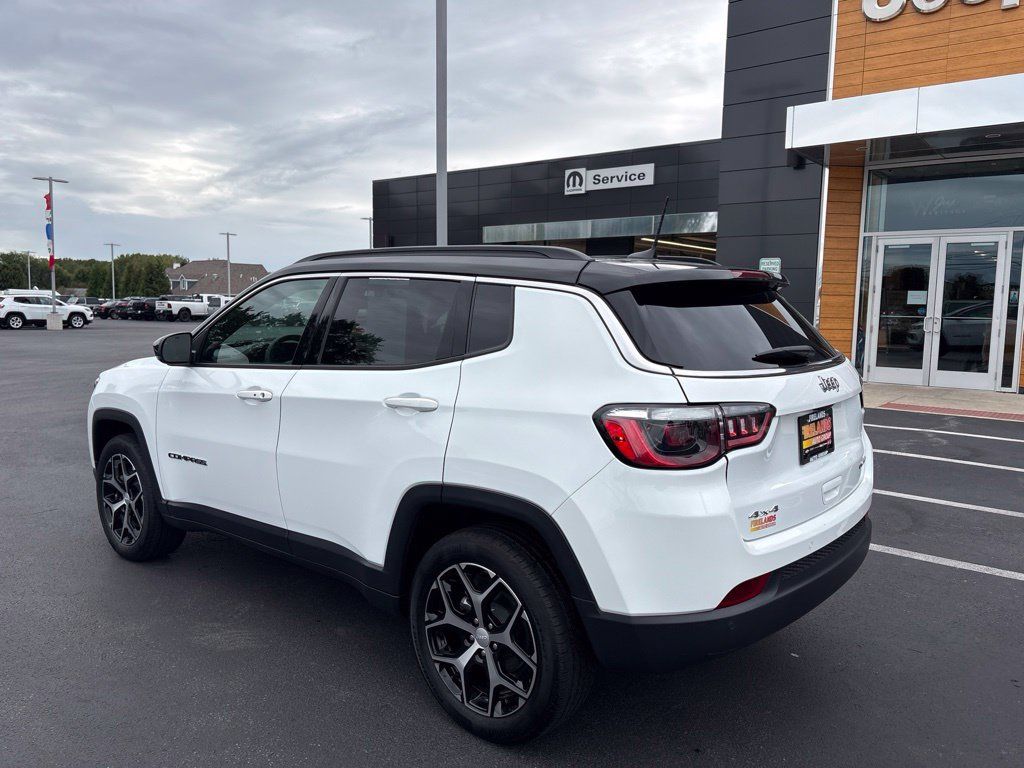 Used 2024 Jeep Compass Limited AWD/4WD image 4
