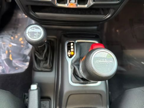 Used 2022 Jeep Gladiator Willys image 29