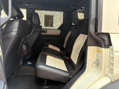 Used 2026 Ford Bronco Outer Banks w/ Sasquatch Package AWD/4WD image 15