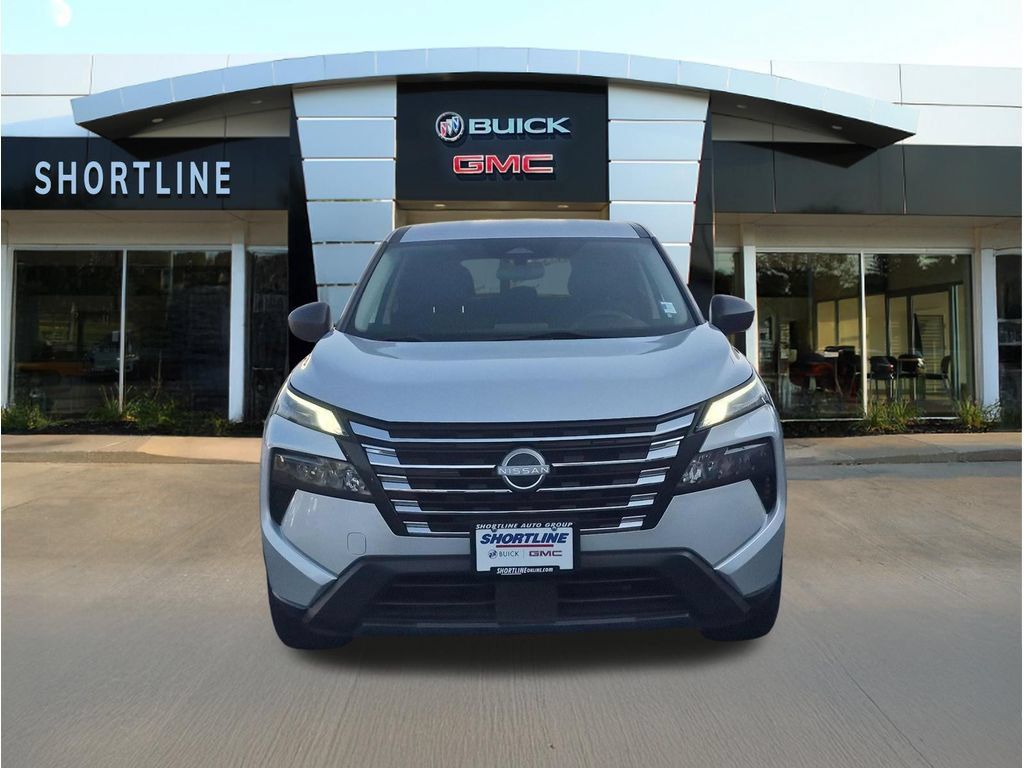 Used 2024 Nissan Rogue S AWD/4WD image 8