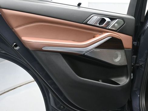 Used 2021 BMW X5 M50i image 21