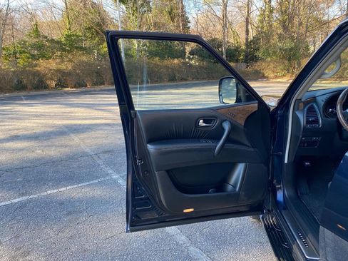 Used 2017 INFINITI QX80 4WD w/ Driver Assistance Package image 16