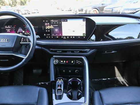 Used 2025 Audi Q5 Premium w/ Convenience Package image 13