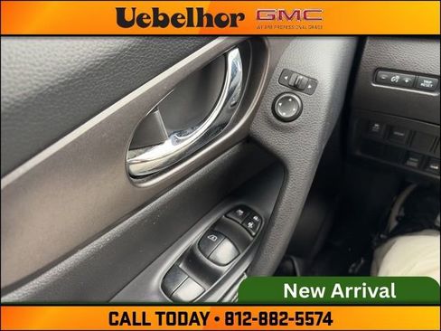 Used 2014 Nissan Rogue SV image 8