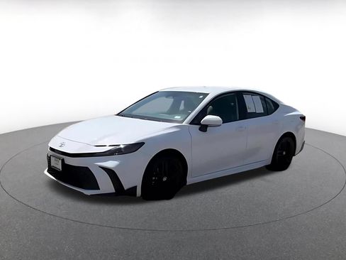 Used 2026 Toyota Camry SE FWD image 7