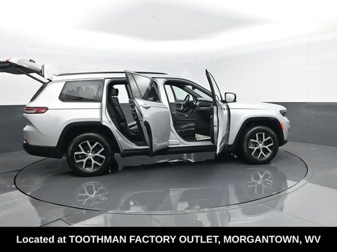 Used 2024 Jeep Grand Cherokee L Limited w/ Luxury Tech Group II image 32