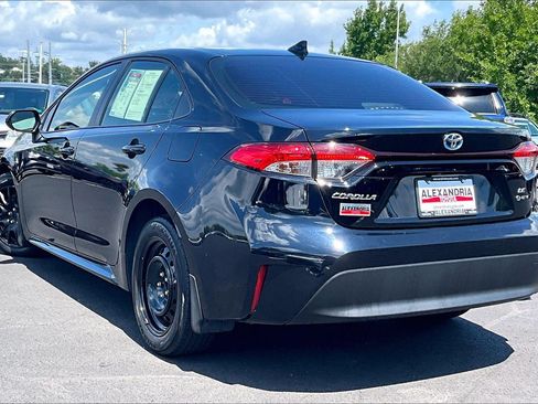 Used 2025 Toyota Corolla LE FWD image 11
