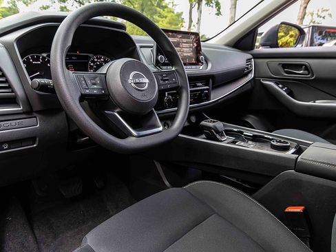 Used 2024 Nissan Rogue S image 7