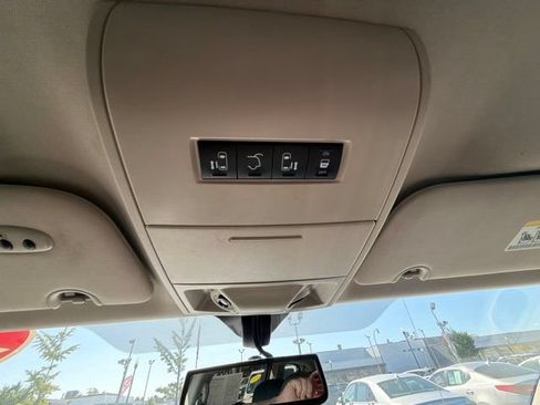Used 2014 Chrysler Town & Country Touring-L w/ Driver Convenience Group FWD image 44