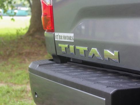 Used 2021 Nissan Titan SV w/ Accessory Utility Package image 12