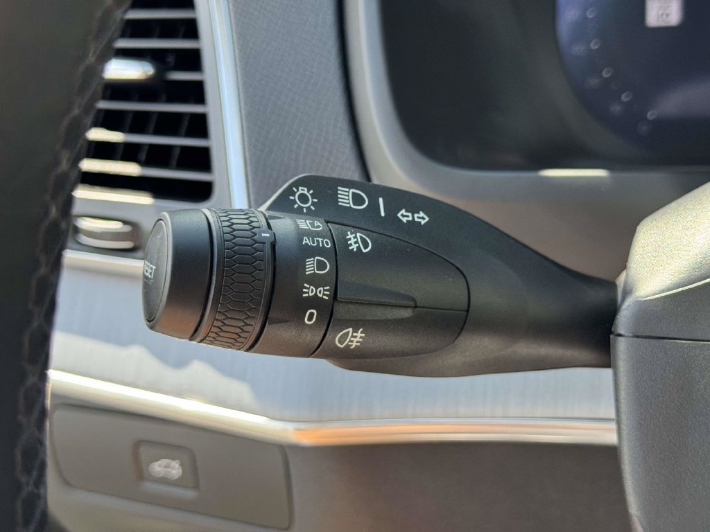 Certified 2025 Volvo XC90 B5 Core AWD/4WD image 21