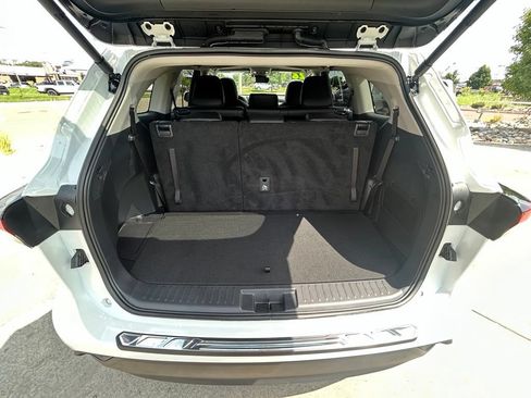 Used 2026 Toyota Highlander AWD image 24