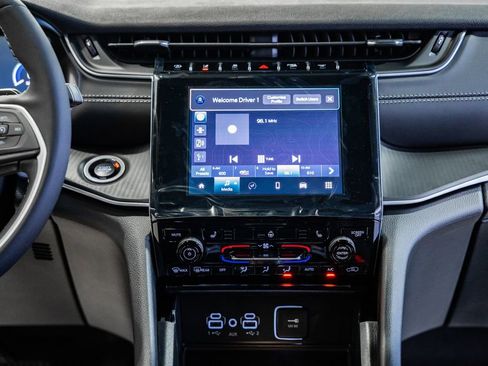 New 2025 Jeep Grand Cherokee Altitude w/ Trailer Tow Package image 19