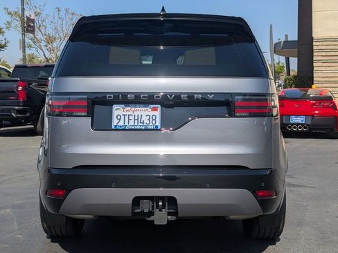 Used 2025 Land Rover Discovery Dynamic SE image 11