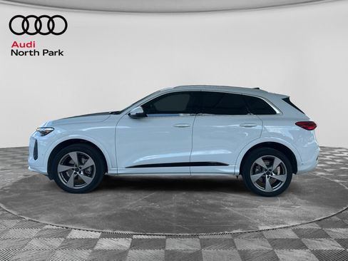 Used 2025 Audi Q5 Premium Plus AWD/4WD image 2