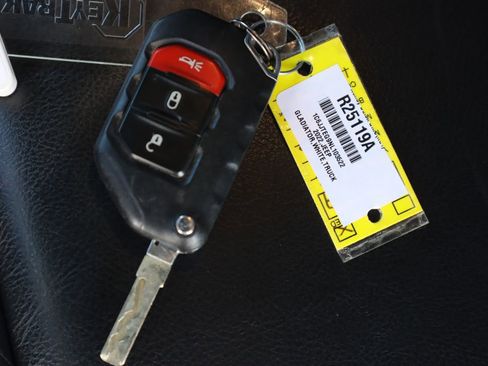 Used 2022 Jeep Gladiator Mojave image 32