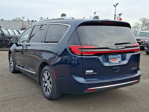 Used 2024 Chrysler Pacifica Pinnacle FWD image 4