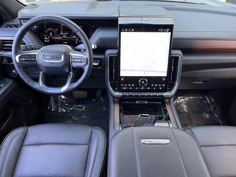 Used 2025 GMC Yukon XL Denali RWD image 18