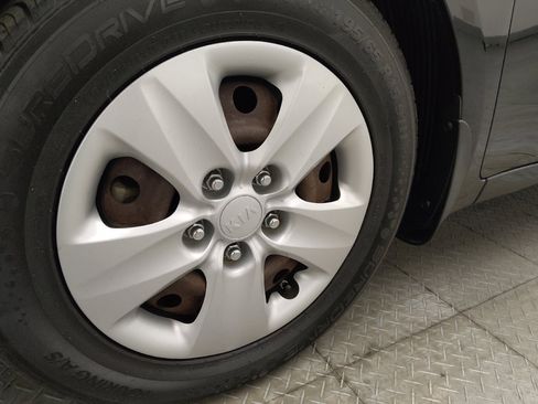 Used 2017 Kia Forte LX image 31