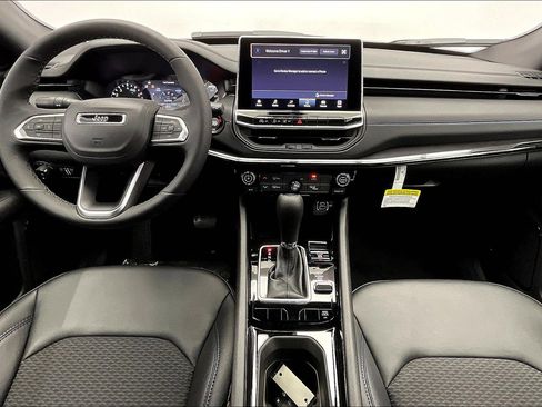 New 2026 Jeep Compass Latitude image 5