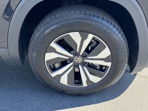 Used 2026 Volkswagen Atlas SE FWD image 11