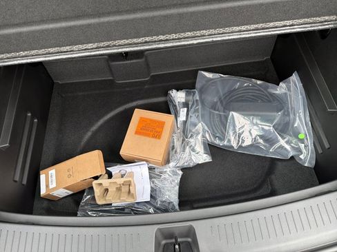 New 2027 Chevrolet Bolt LT w/ Comfort Package FWD image 32