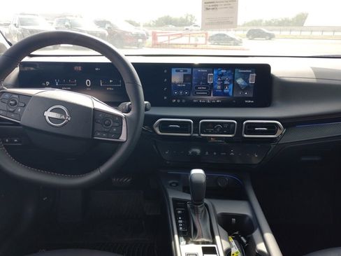 New 2026 Nissan Sentra SR w/ SR Premium Package FWD image 8
