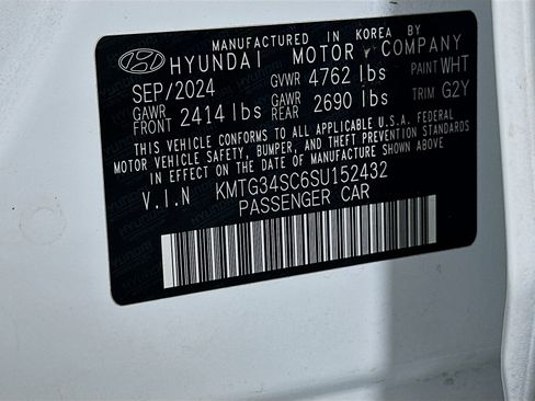 Used 2025 Genesis G70 2.5T image 12