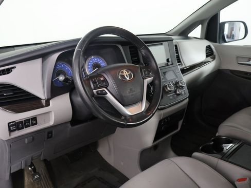 Used 2017 Toyota Sienna XLE w/ XLE Navigation Package image 22
