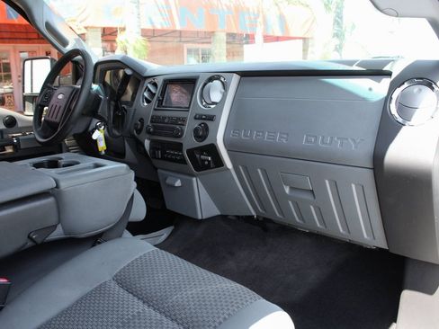 Used 2014 Ford F250 XLT w/ XLT Interior Package image 32