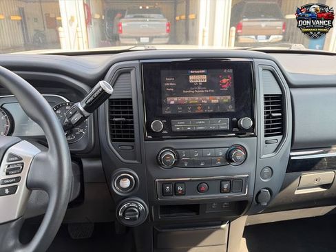 Used 2024 Nissan Titan SV AWD/4WD image 17