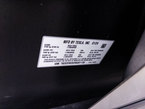 Used 2024 Tesla Cybertruck AWD Crew Cab image 39