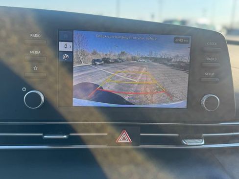 Used 2025 Hyundai Elantra SE image 10