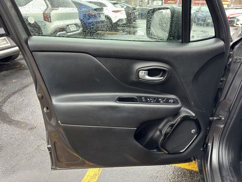 Used 2017 Jeep Renegade Altitude image 21