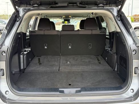 Used 2024 Toyota Highlander LE image 31