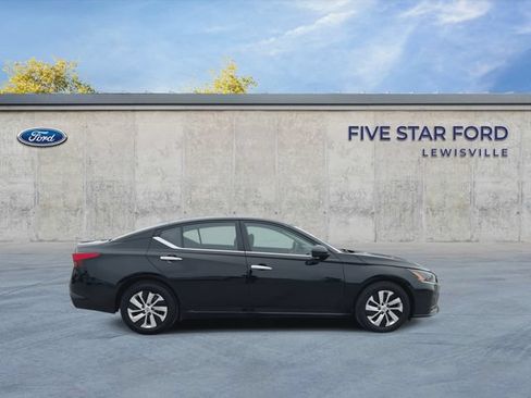 Used 2024 Nissan Altima 2.5 S FWD image 8