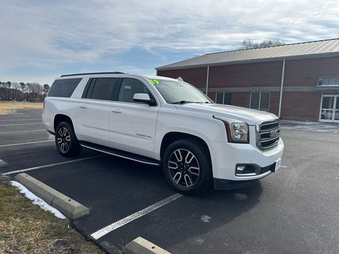 Used 2019 GMC Yukon XL SLT image 2