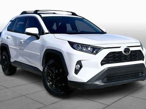 Used 2020 Toyota RAV4 XLE image 2
