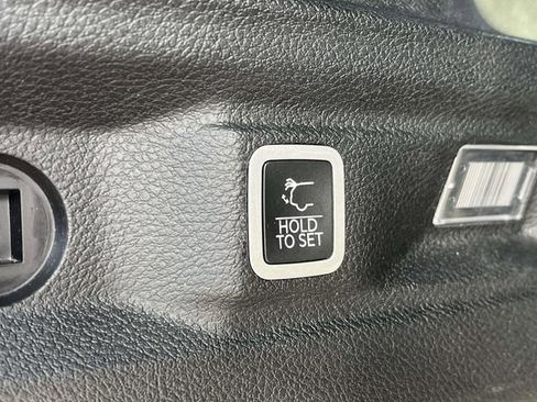 Used 2024 Jeep Grand Cherokee L Laredo image 22