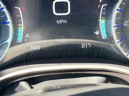 Used 2023 Chrysler Pacifica Touring-L FWD image 40