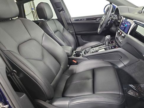 Certified 2025 Porsche Macan image 27