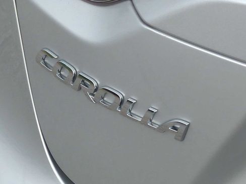 Used 2025 Toyota Corolla LE image 30