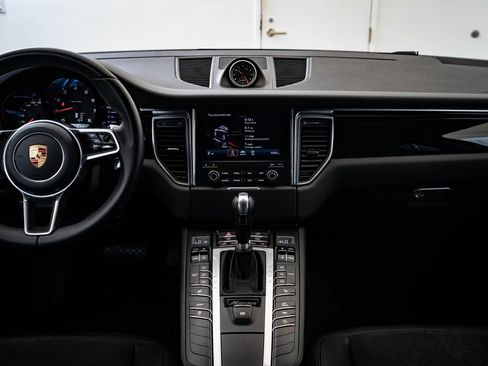 Used 2017 Porsche Macan image 6
