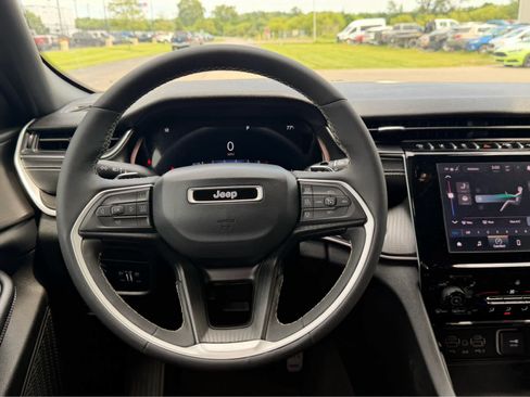 Used 2023 Jeep Grand Cherokee Altitude AWD/4WD image 22