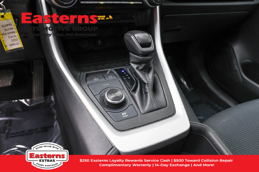 Used 2022 Toyota RAV4 LE AWD/4WD image 14