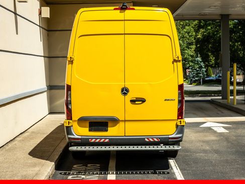 Used 2021 Mercedes-Benz Sprinter 2500 image 6