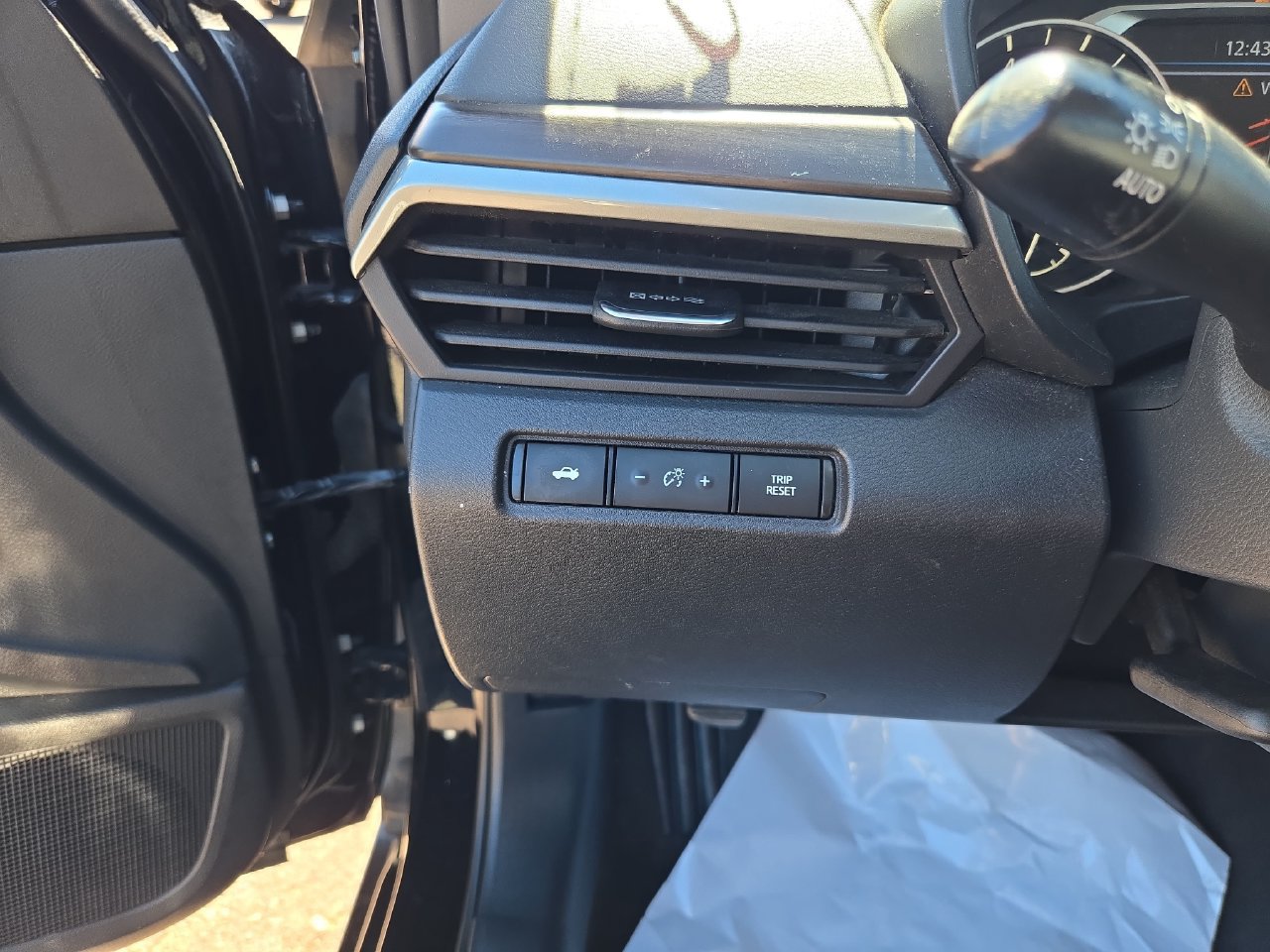 Used 2024 Nissan Altima 2.5 SV FWD image 18