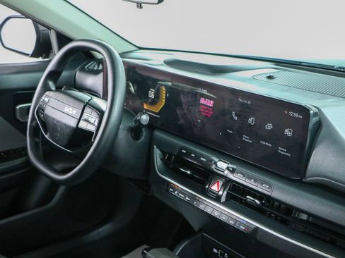 Used 2025 Kia K4 FWD image 25